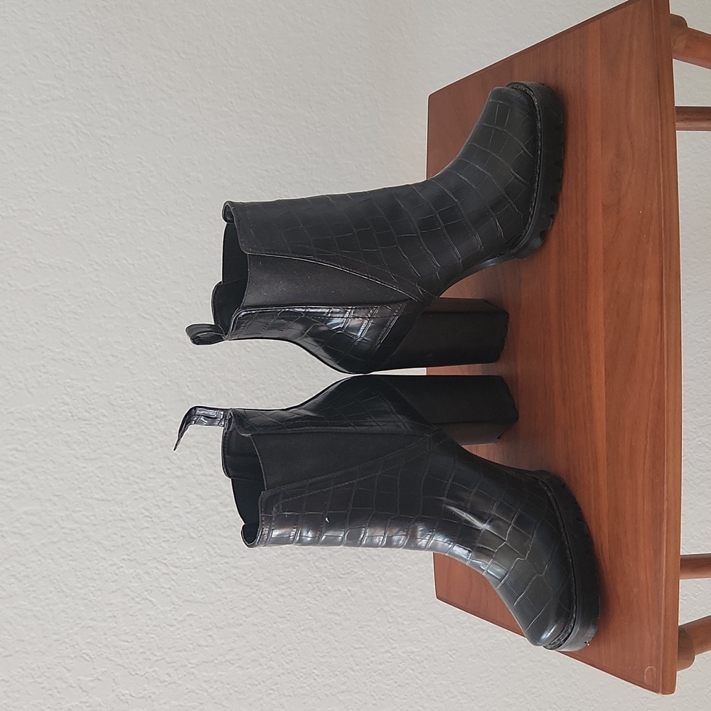 Steve Madden high heeled ankle boots 7.5